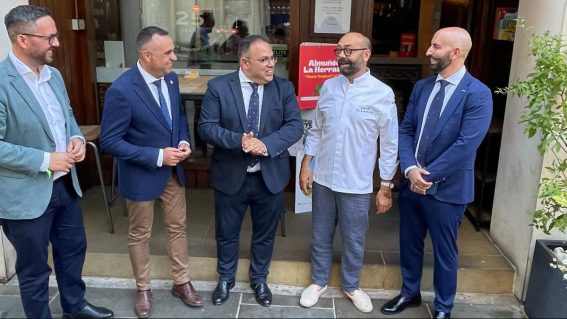 Almuñécar recibe el premio Turismo de la Provincia de Granada que otorga la Diputación
