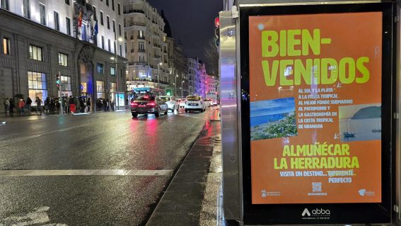 “BIEN-Venidos”: Almuñécar ilumina calles y teatros de Madrid y promociona un destino “PERFECTO”