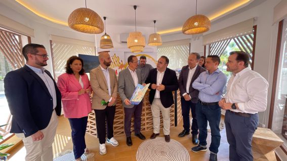Se ha inaugurado la oficina de Turismo del paseo del Altillo tras su rehabilitación