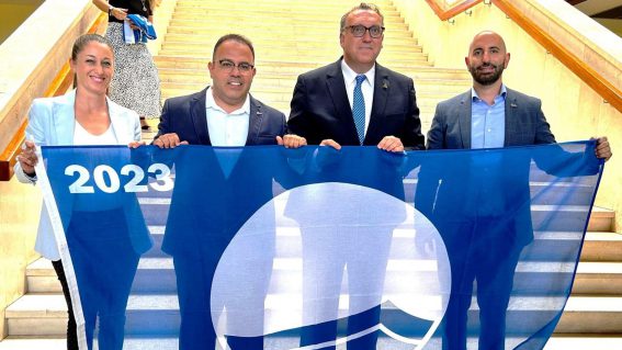 En el municipio sexitano ondearán este verano 6 banderas azules: 5 en playas y 1 en el puerto deportivo Marina del Este