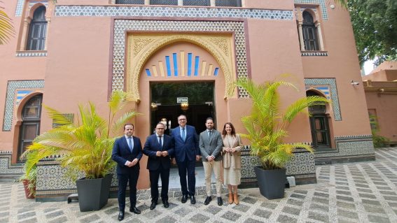 Ayuntamiento y Junta abordan la situación del turismo en Almuñécar en una visita de trabajo